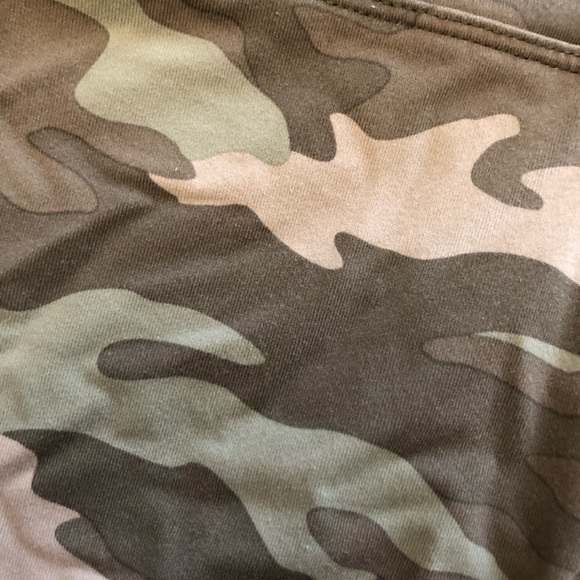 VS PINK Camo Work Out Set - Picture 3 of 4